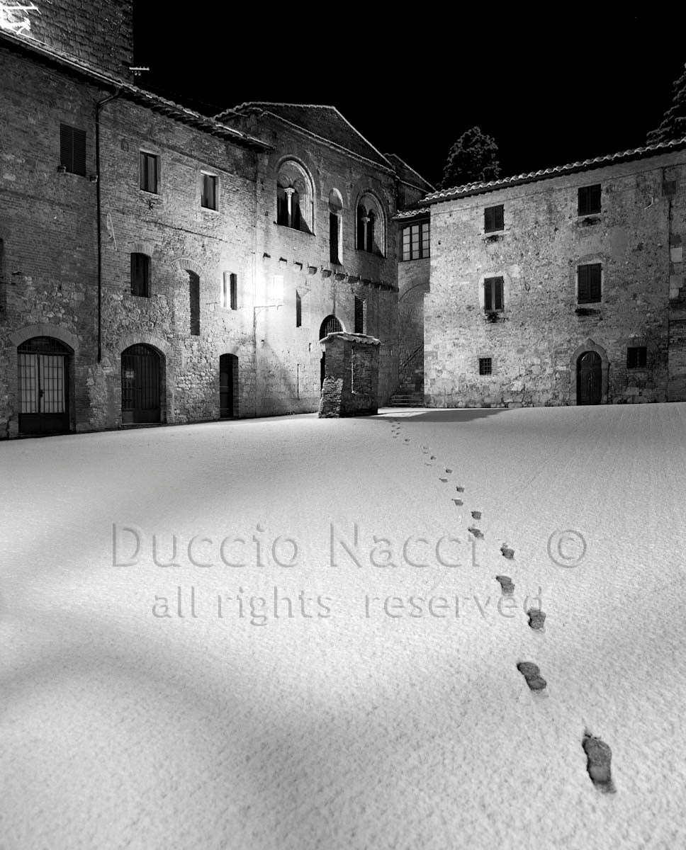 Steps in the Snow - Duccio Nacci