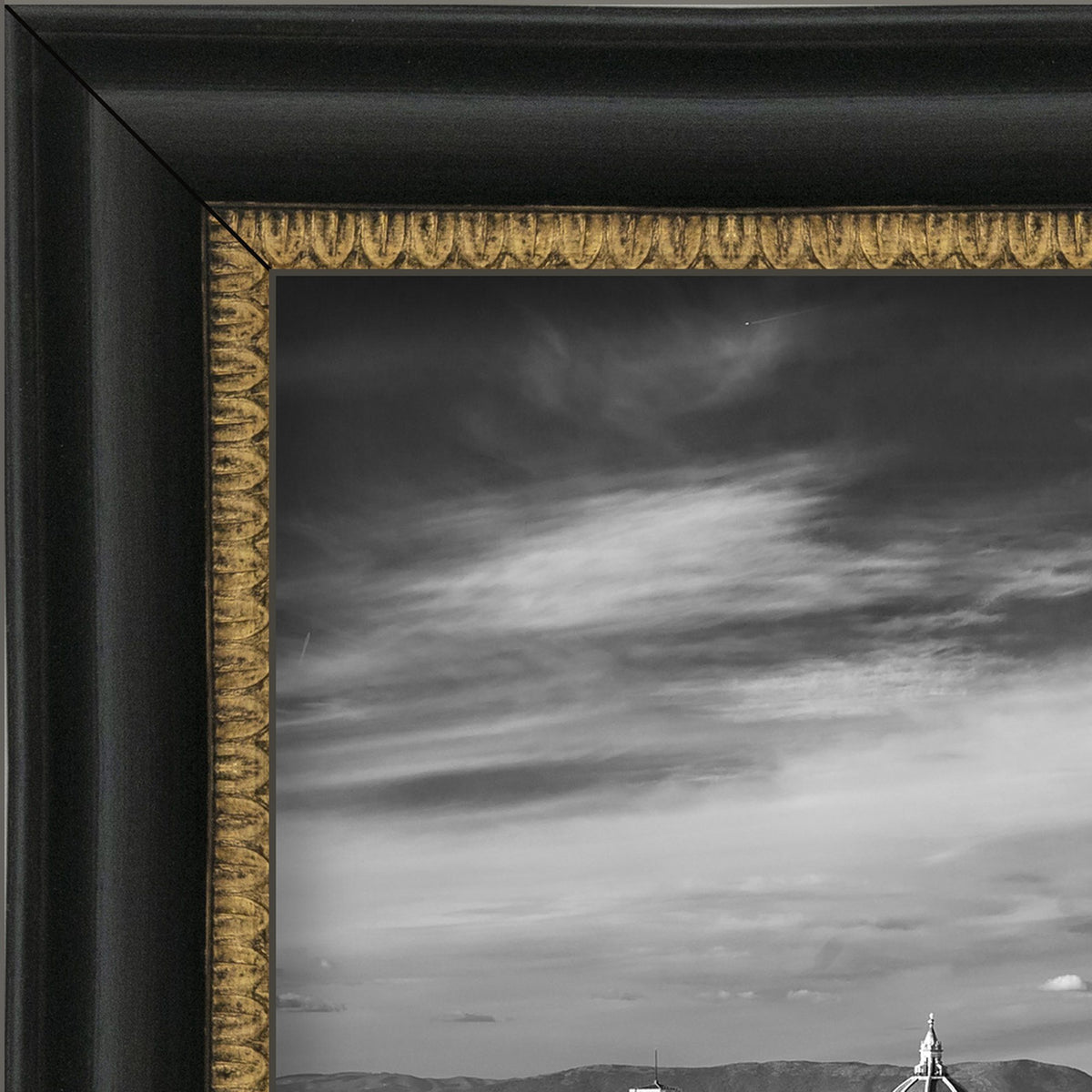 Florentine Dream – fine art print by Duccio Nacci, frame corner detail, black and gold frame