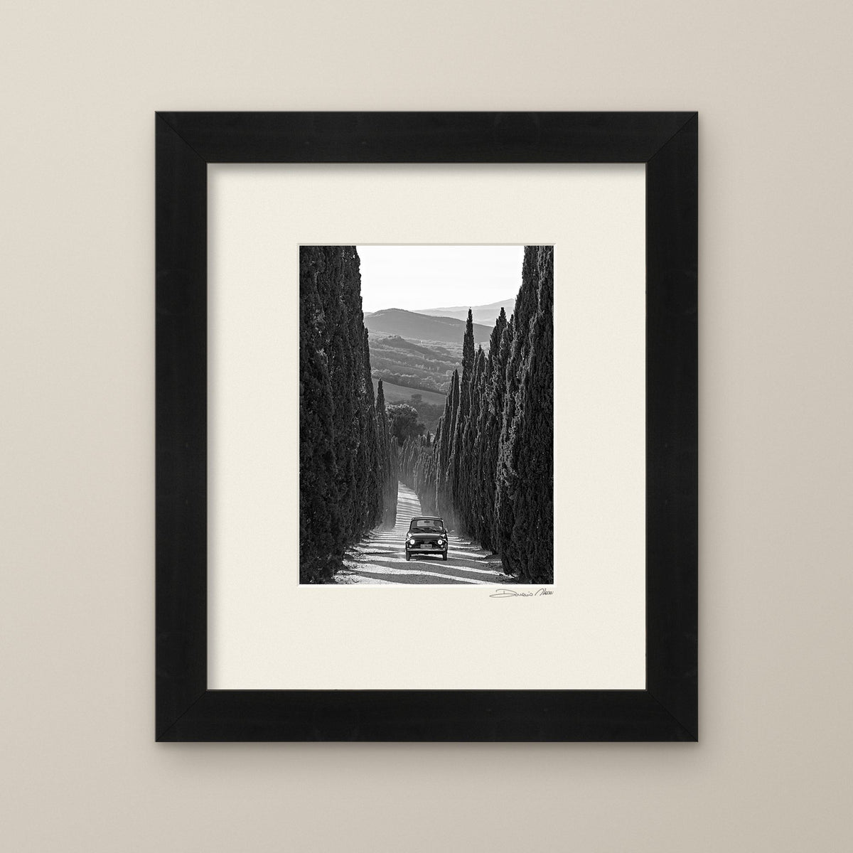 La Dolce Vita – fine art print by Duccio Nacci, size M, with black frame and white mat