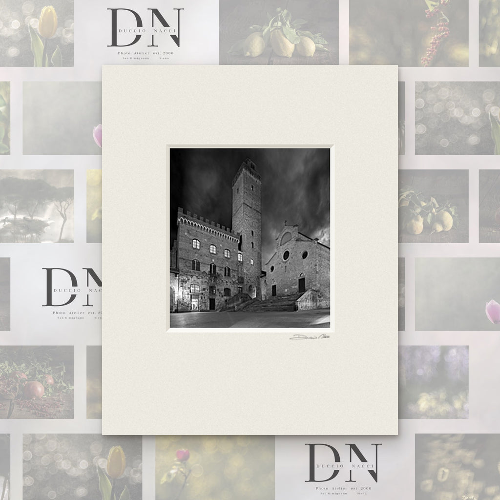 Piazza del Duomo - San Gimignano – tirage d'art de Duccio Nacci, format 24×30, tirage avec passe-partout blanc